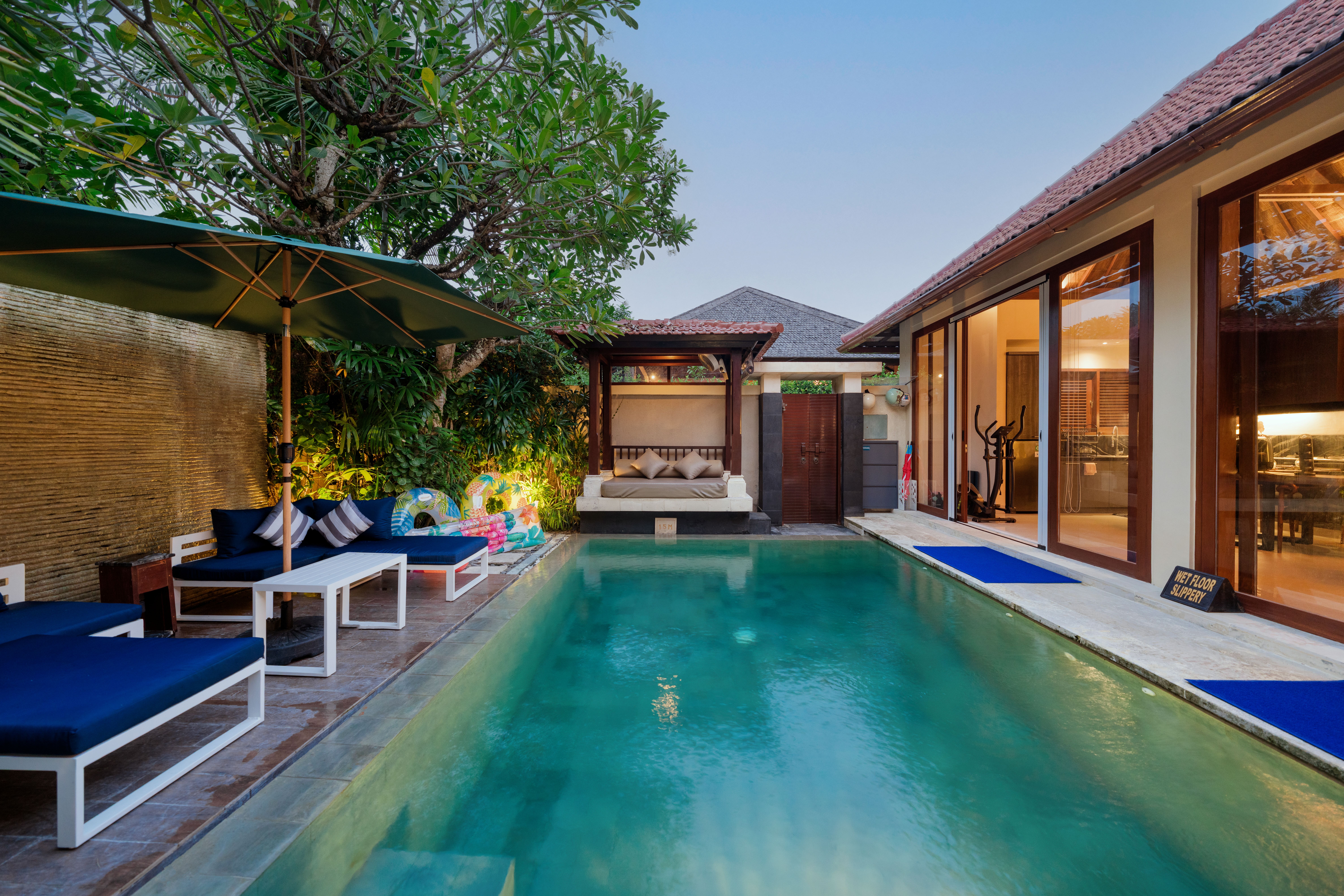 Luxury 1BR Retreat: Tranquil Poolside Living Longterm