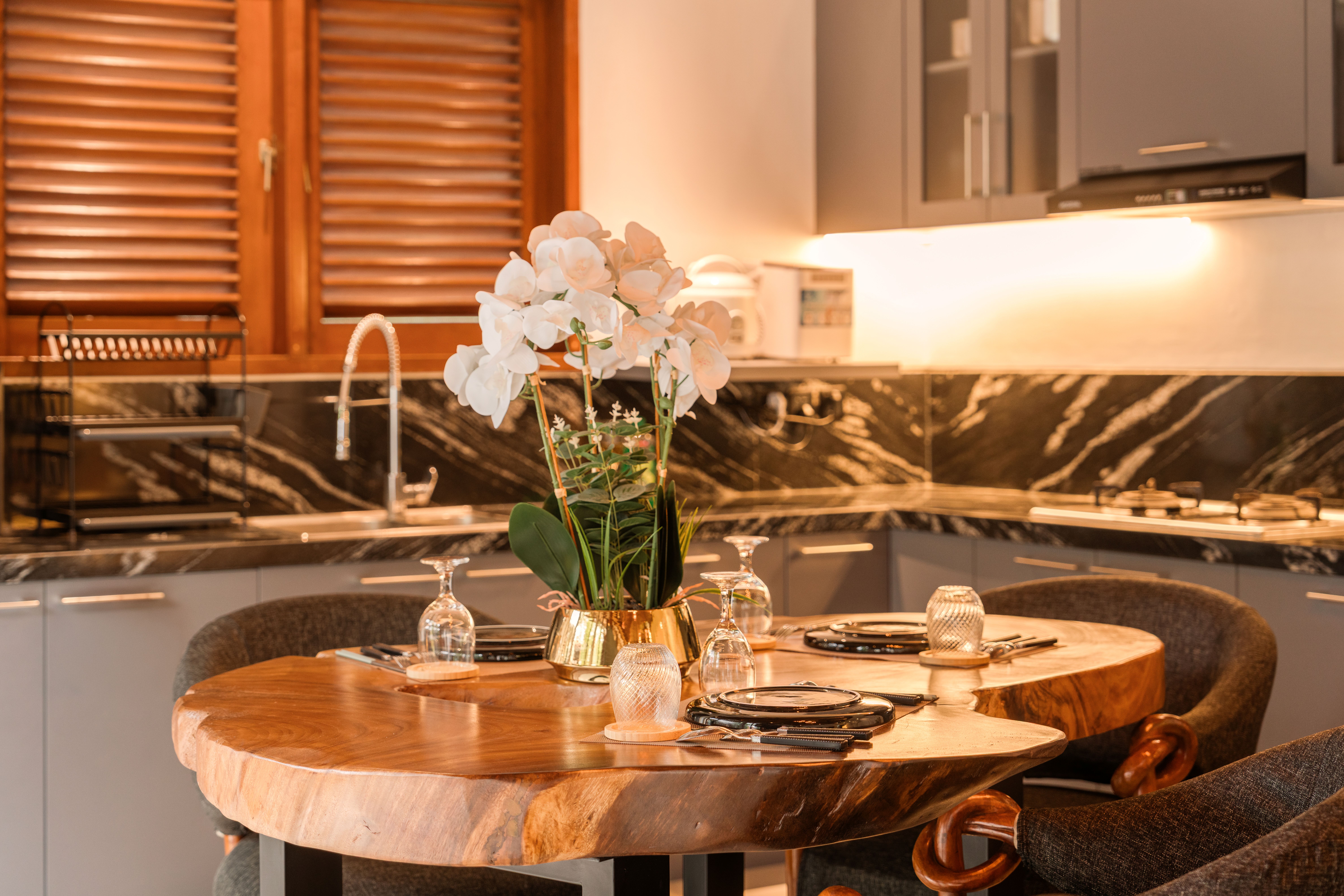 Luxury 1BR Retreat: Tranquil Poolside Living Longterm 4