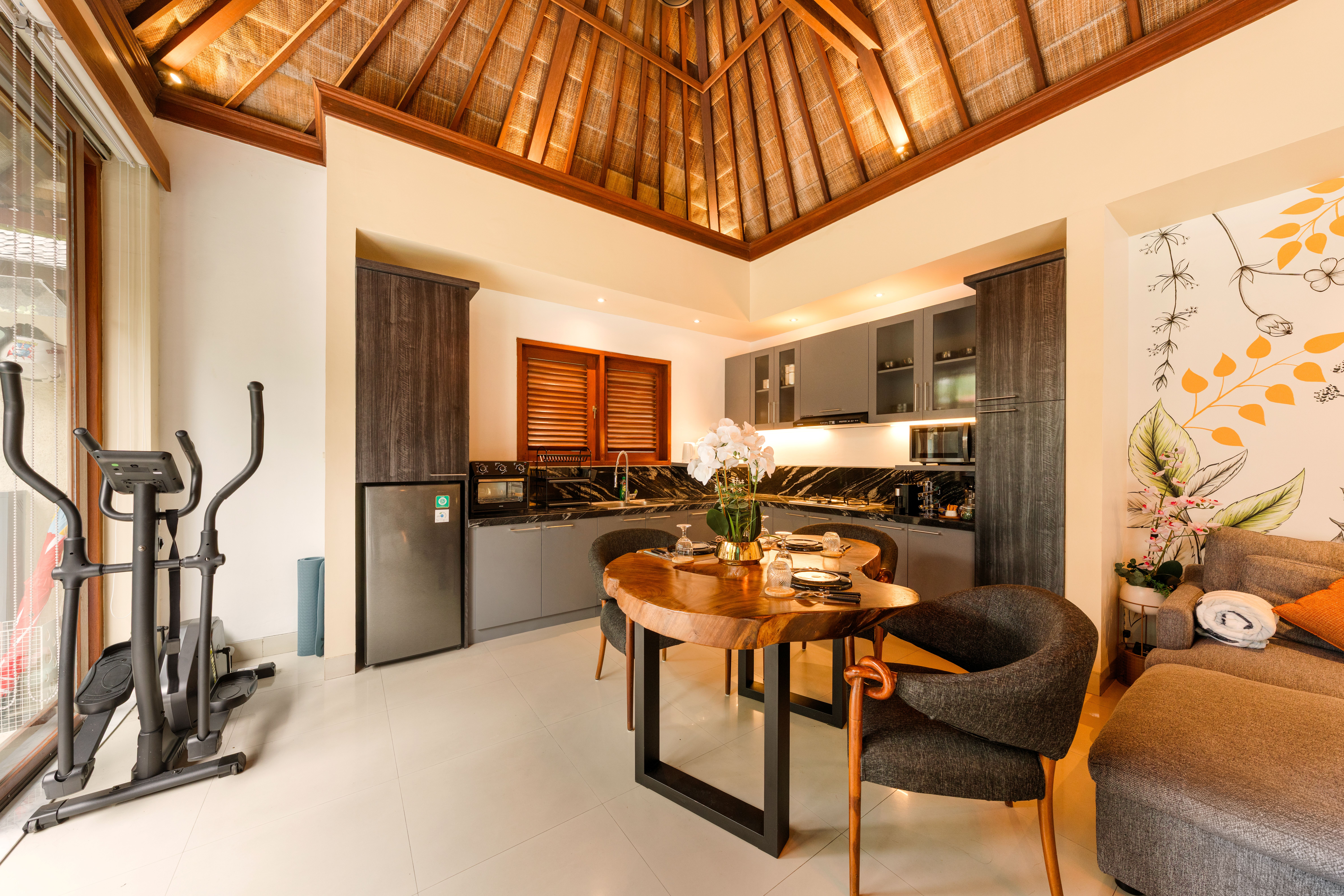 Luxury 1BR Retreat: Tranquil Poolside Living Longterm 16