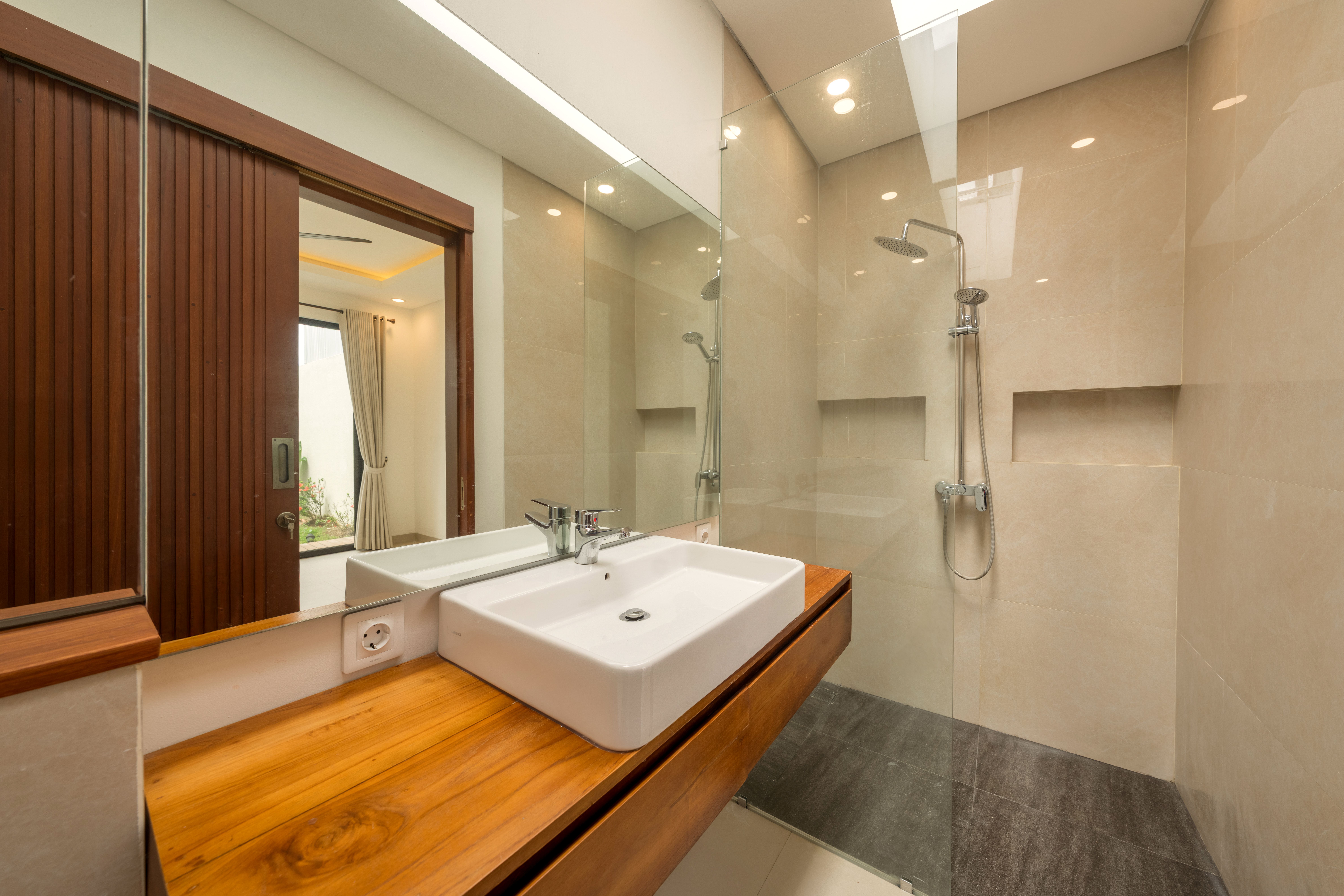 3BR Sanctuary with Direct Pool Access 3