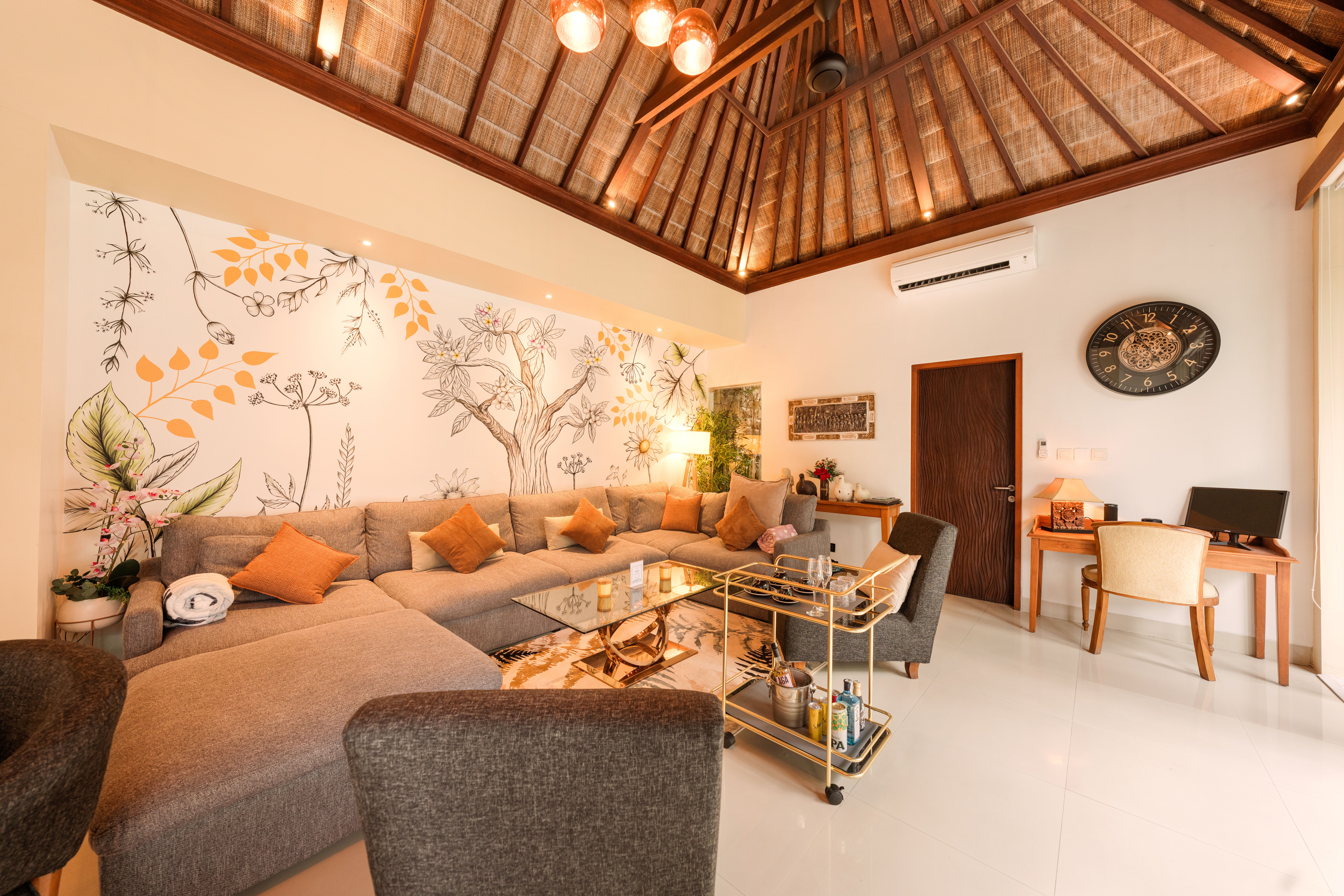 Luxury 1BR Retreat: Tranquil Poolside Living Longterm 17