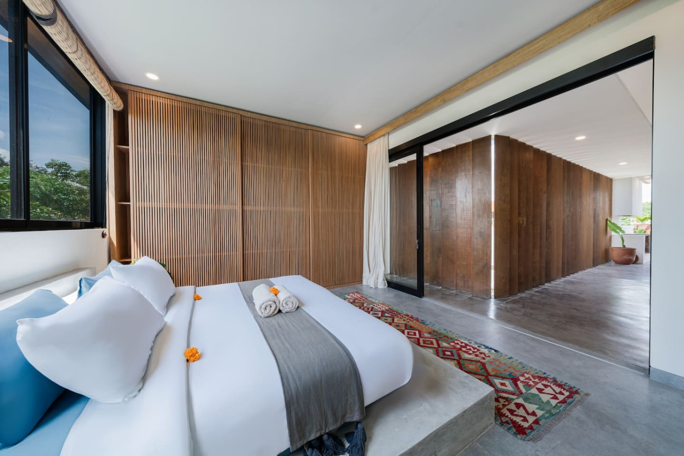 Villa Kiri - Modern 2BR Villa Rooftop & Pool