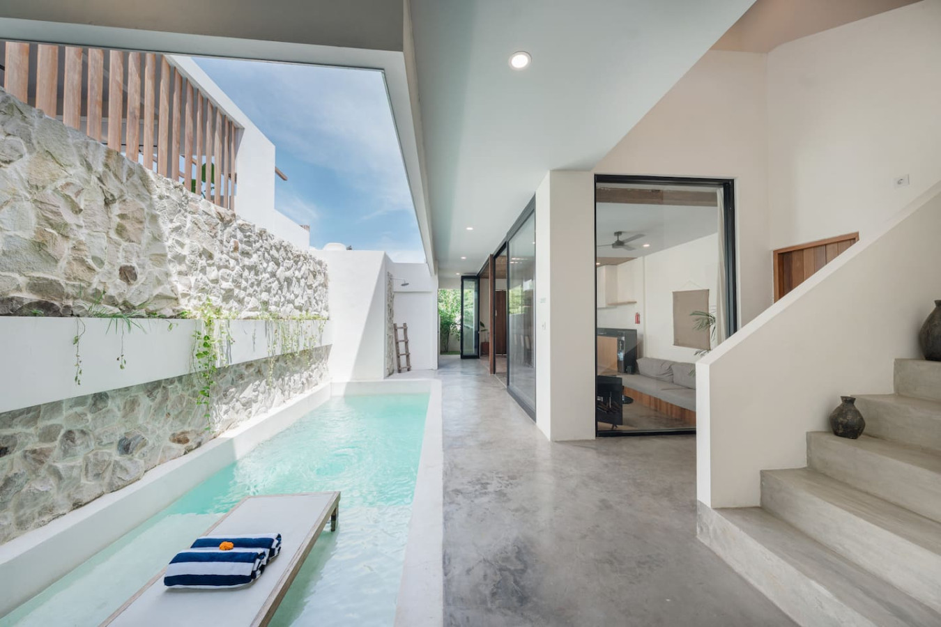 Villa Kiri - Modern 2BR Villa Rooftop & Pool 36