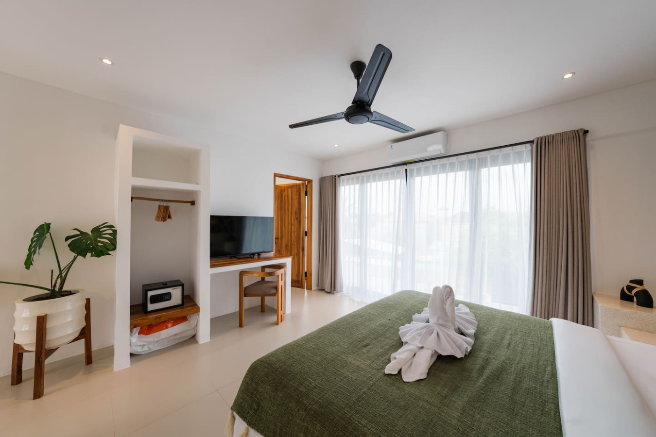 Luxury 1BR Private Pool Villa 10