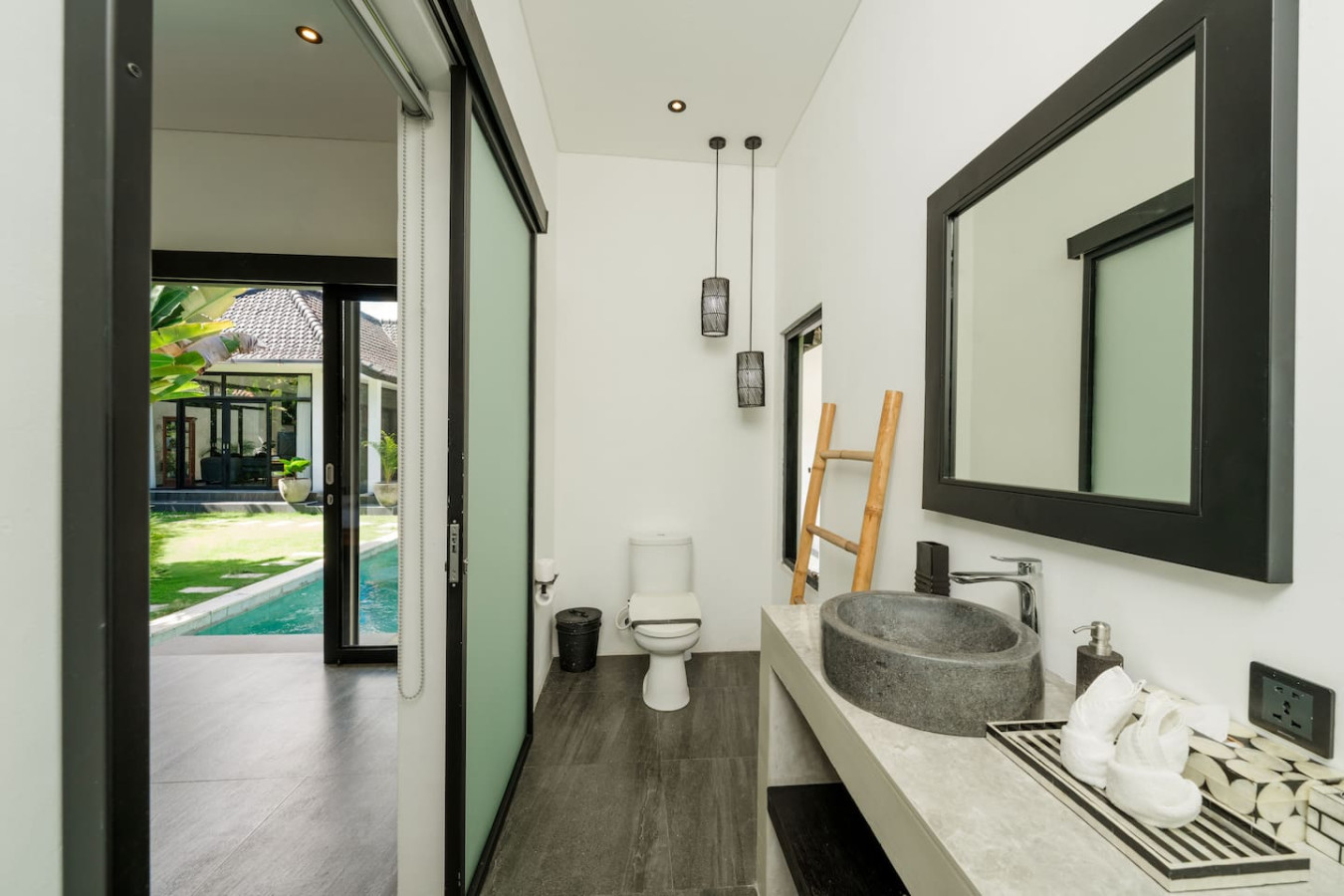 Elegant Modern 4BR Retreat in the Heart of Berawa 12