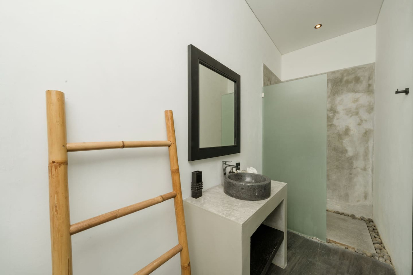 Elegant Modern 4BR Retreat in the Heart of Berawa 26