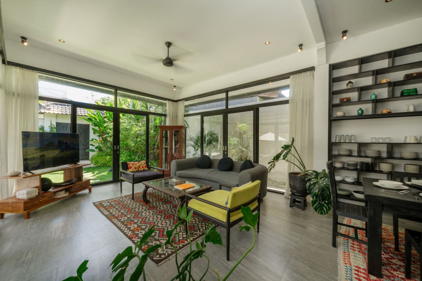 Elegant Modern 4BR Retreat in the Heart of Berawa 4
