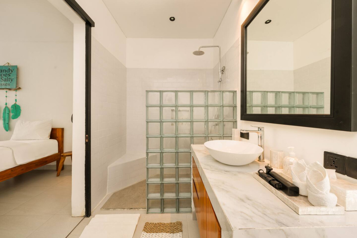 Spacious 5BR Modern Simplicity, Near Canggu's Best 19