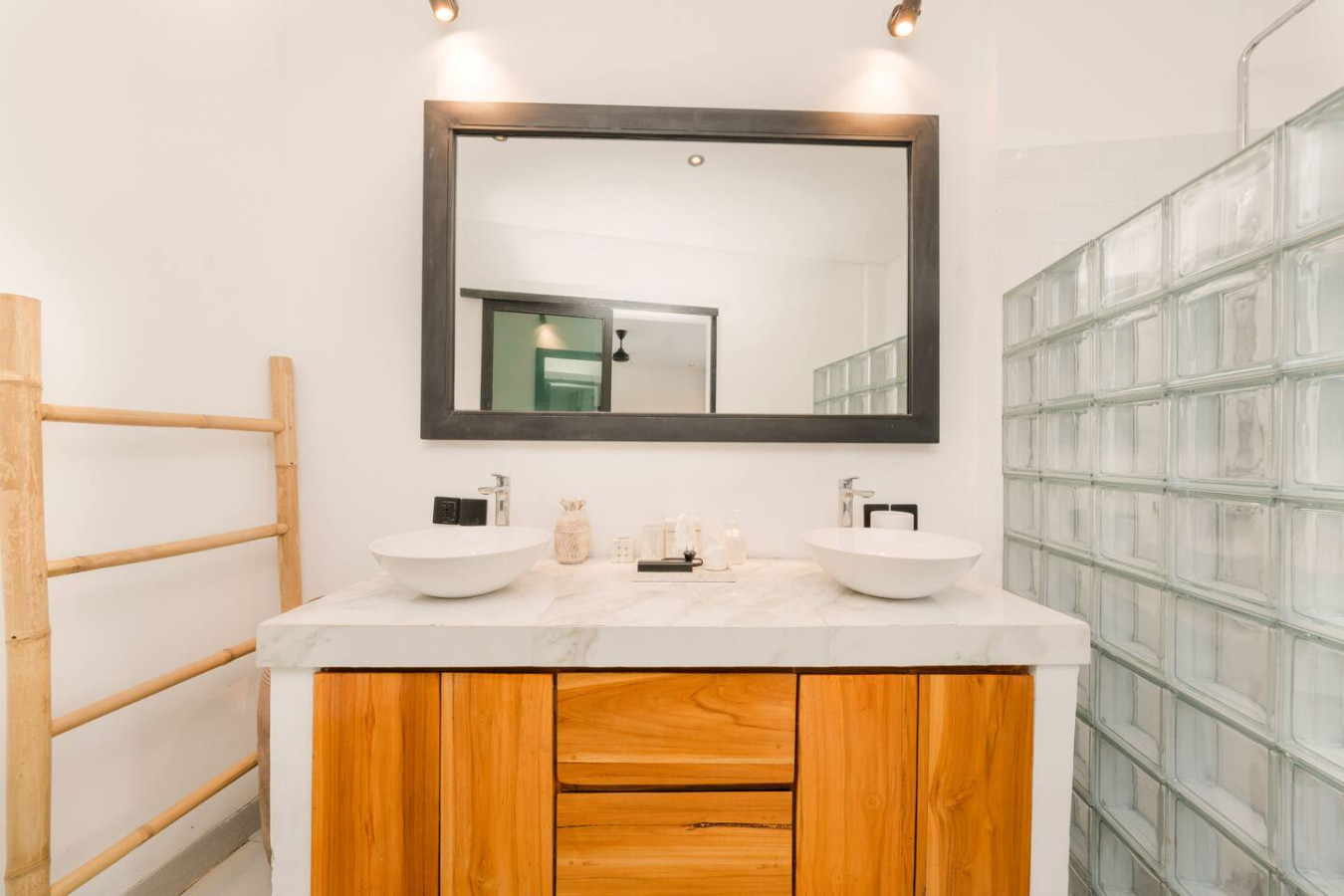 Spacious 5BR Modern Simplicity, Near Canggu's Best 23