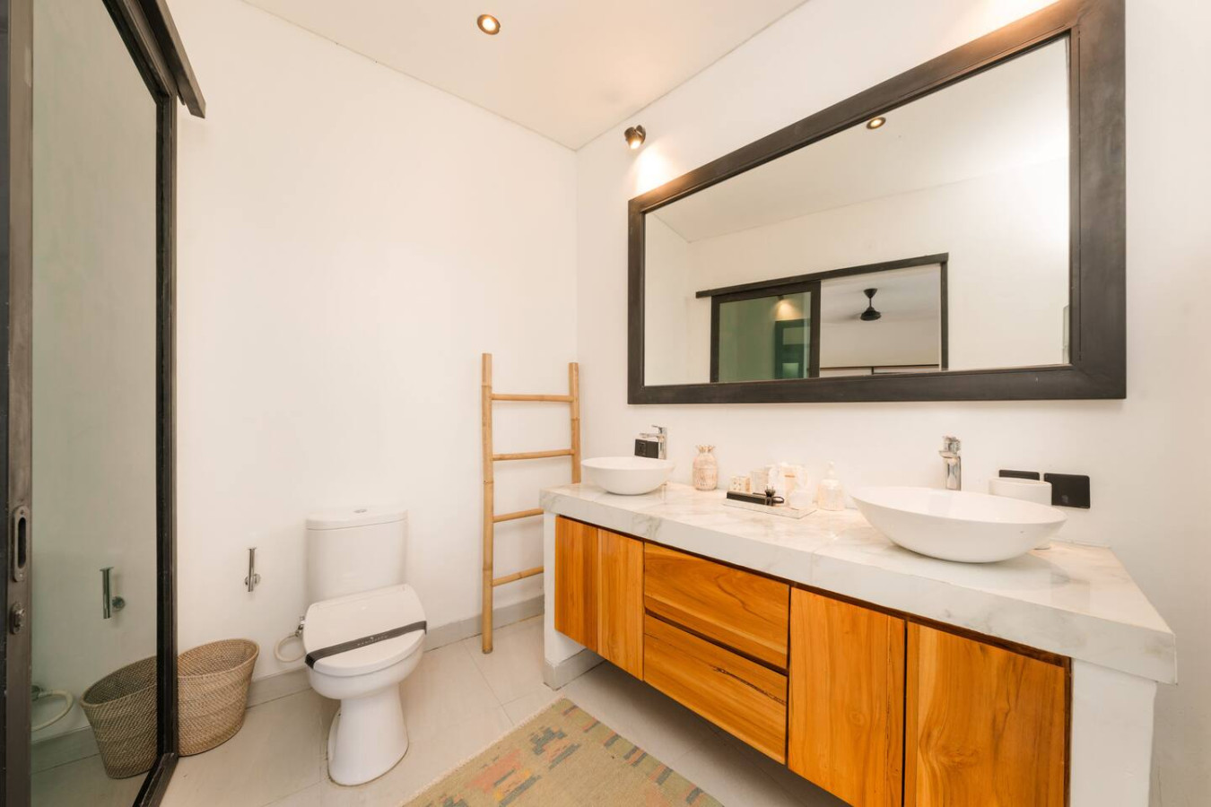 Spacious 5BR Modern Simplicity, Near Canggu's Best 27