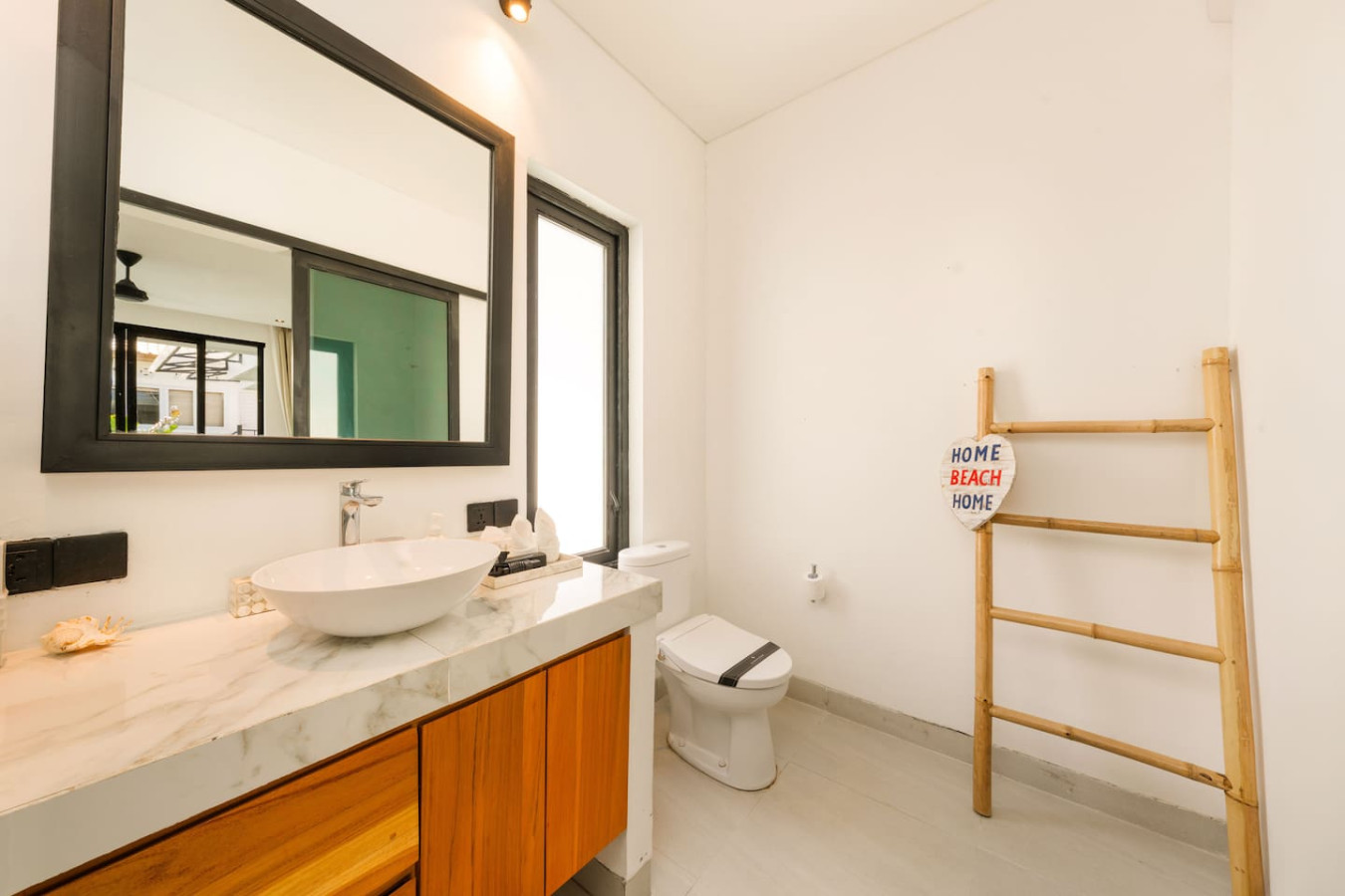 Spacious 5BR Modern Simplicity, Near Canggu's Best 41