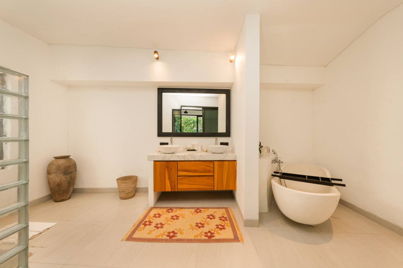 Spacious 5BR Modern Simplicity, Near Canggu's Best 47