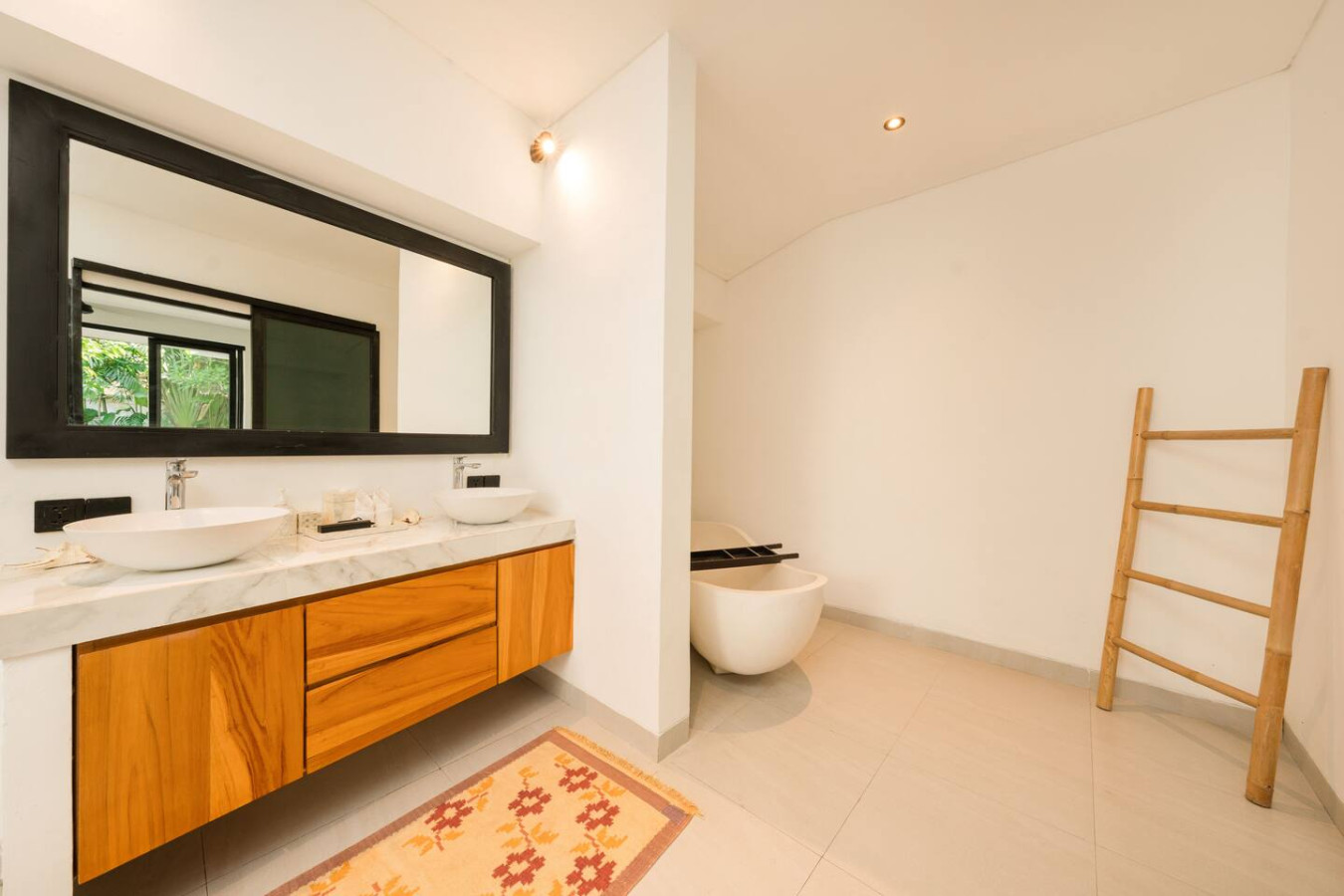 Spacious 5BR Modern Simplicity, Near Canggu's Best 53