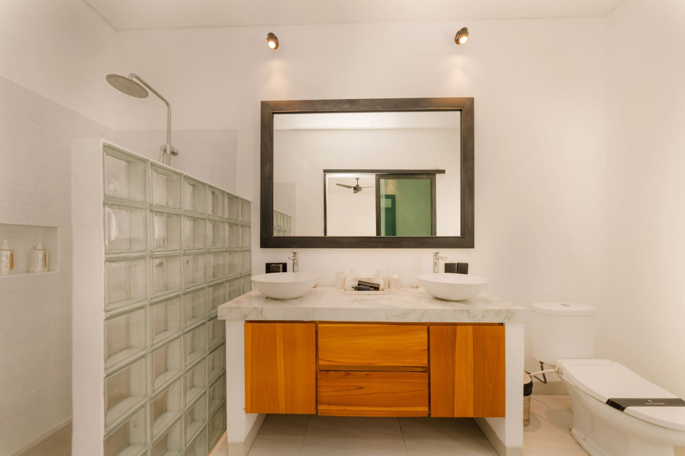 Spacious 5BR Modern Simplicity, Near Canggu's Best 54
