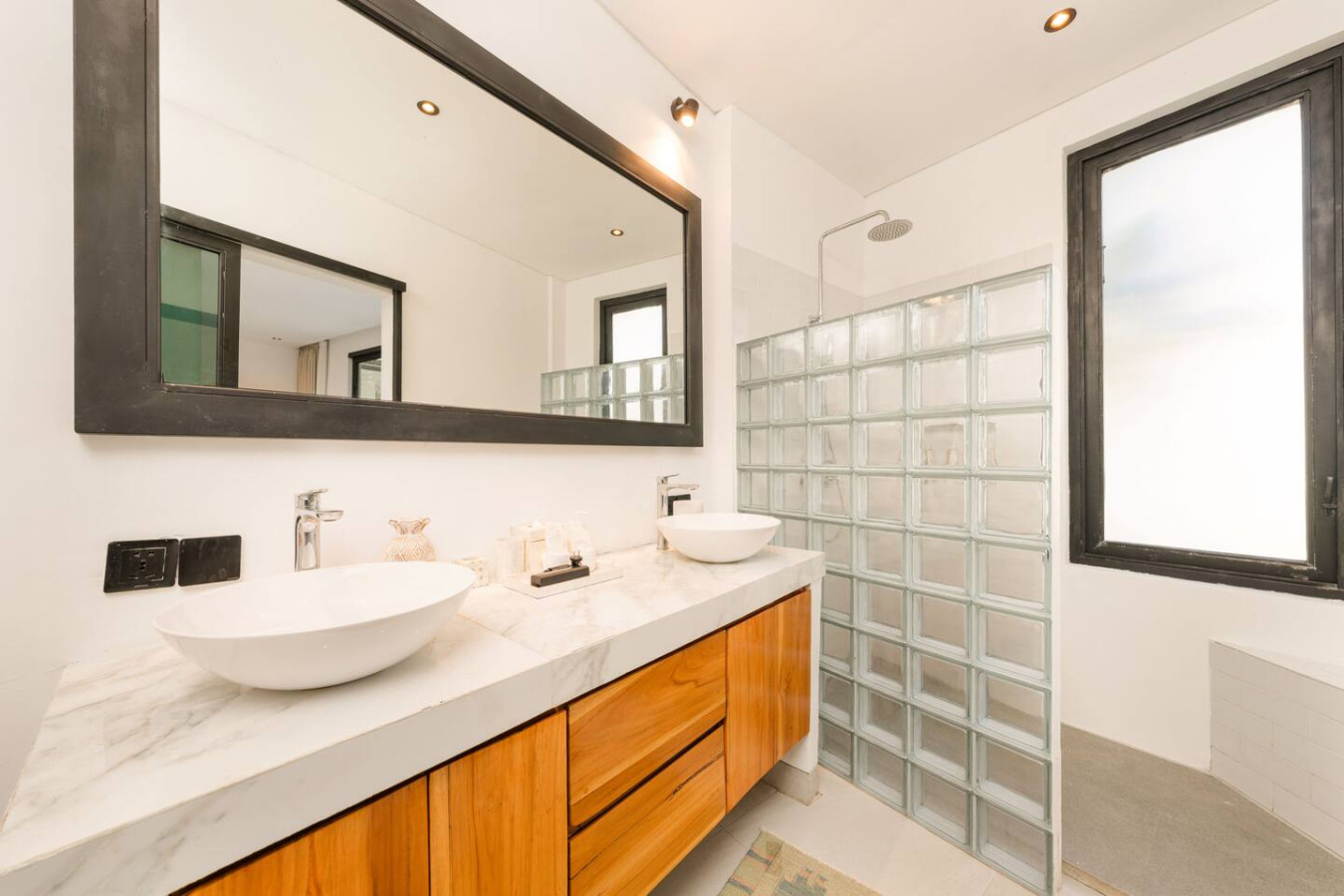 Spacious 5BR Modern Simplicity, Near Canggu's Best 61