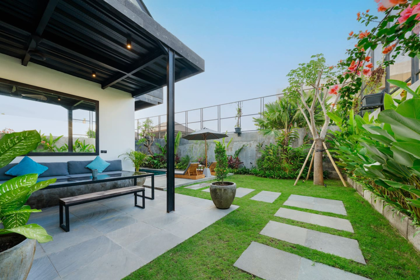 Modern Artistic 5BR Haven in Canggu Berawa 10