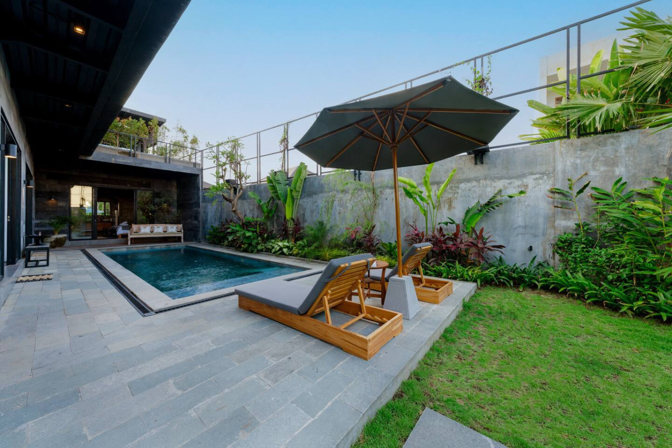 Modern Artistic 5BR Haven in Canggu Berawa 100