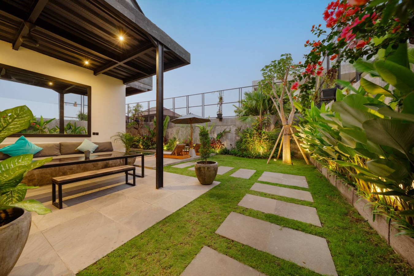 Modern Artistic 5BR Haven in Canggu Berawa 14