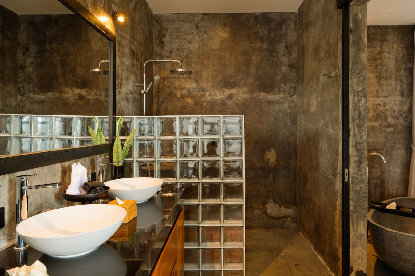 Modern Artistic 5BR Haven in Canggu Berawa 22