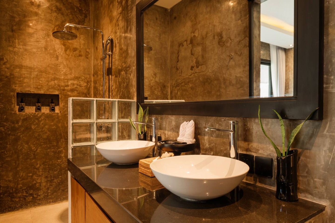 Modern Artistic 5BR Haven in Canggu Berawa 23