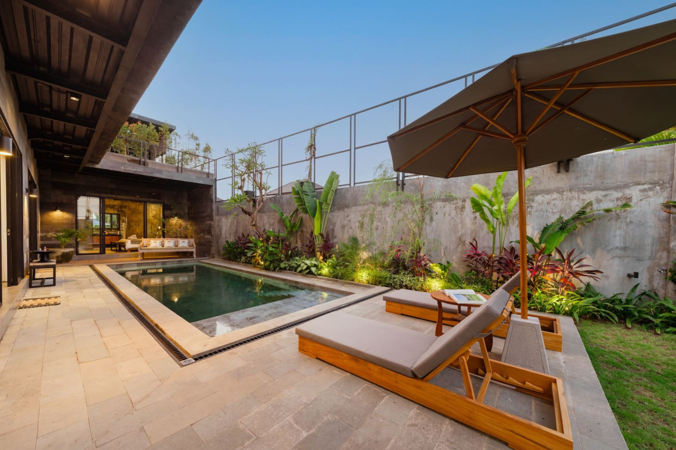 Modern Artistic 5BR Haven in Canggu Berawa 31