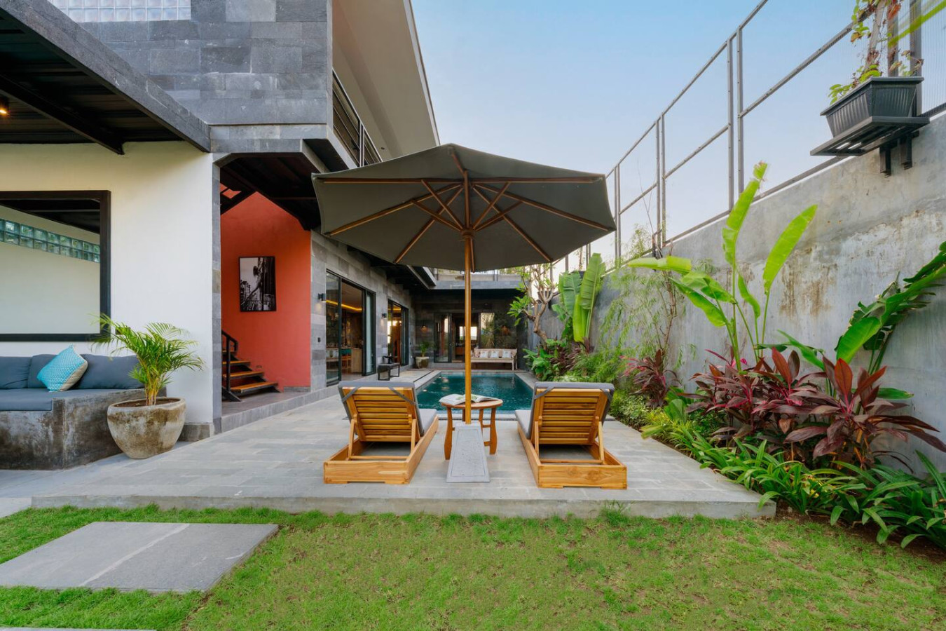 Modern Artistic 5BR Haven in Canggu Berawa 36