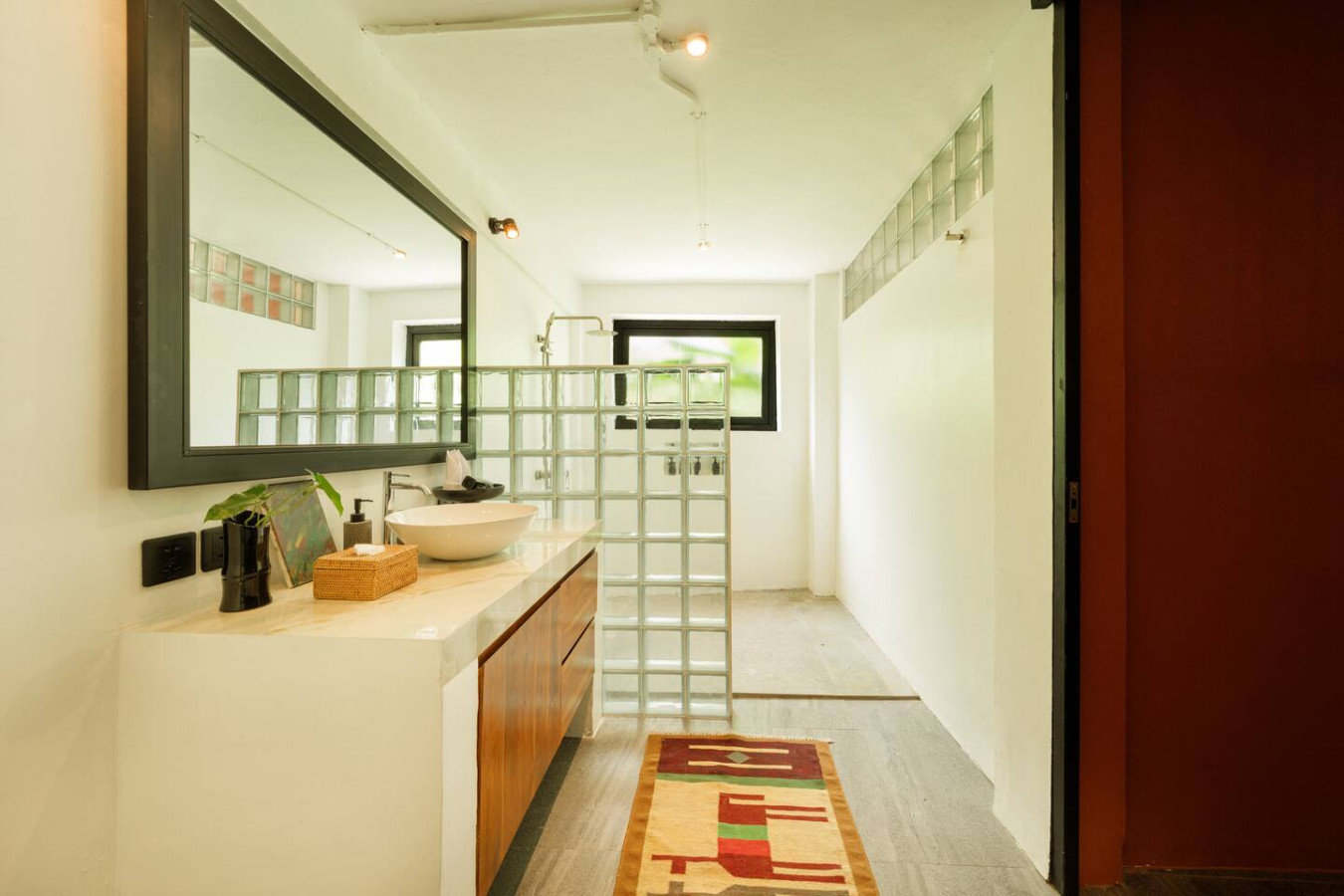 Modern Artistic 5BR Haven in Canggu Berawa 39