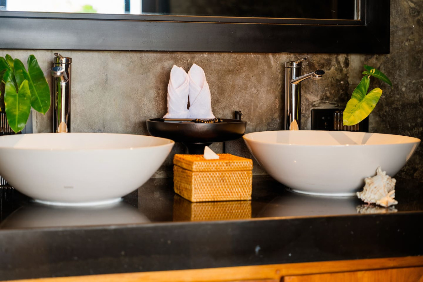 Modern Artistic 5BR Haven in Canggu Berawa 45