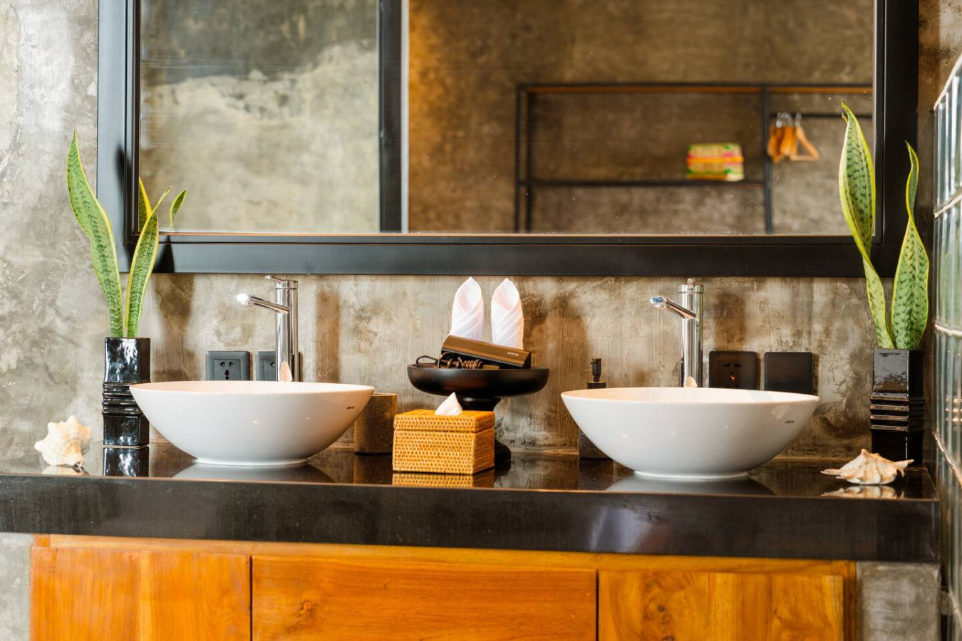 Modern Artistic 5BR Haven in Canggu Berawa 46