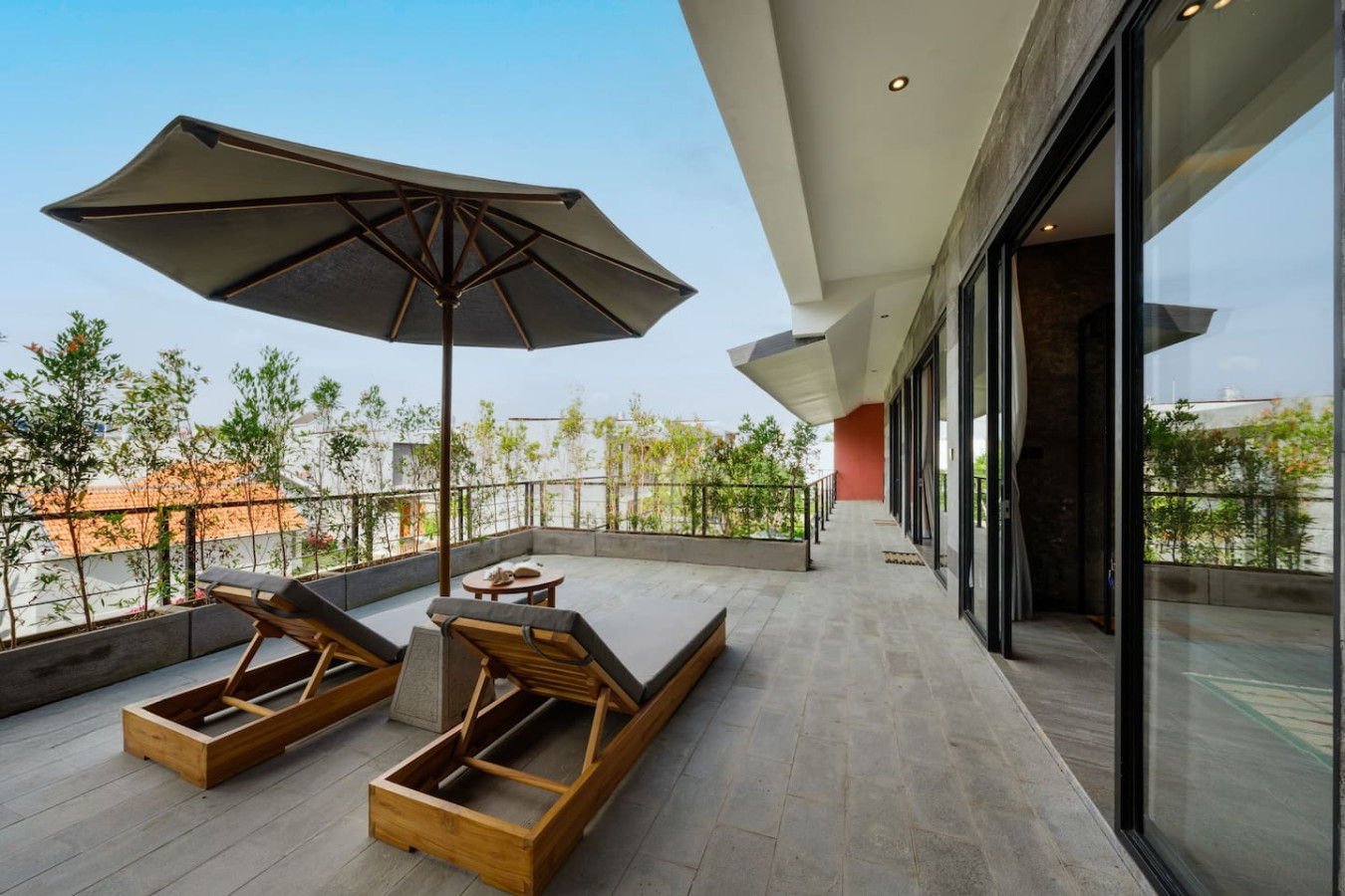 Modern Artistic 5BR Haven in Canggu Berawa 47