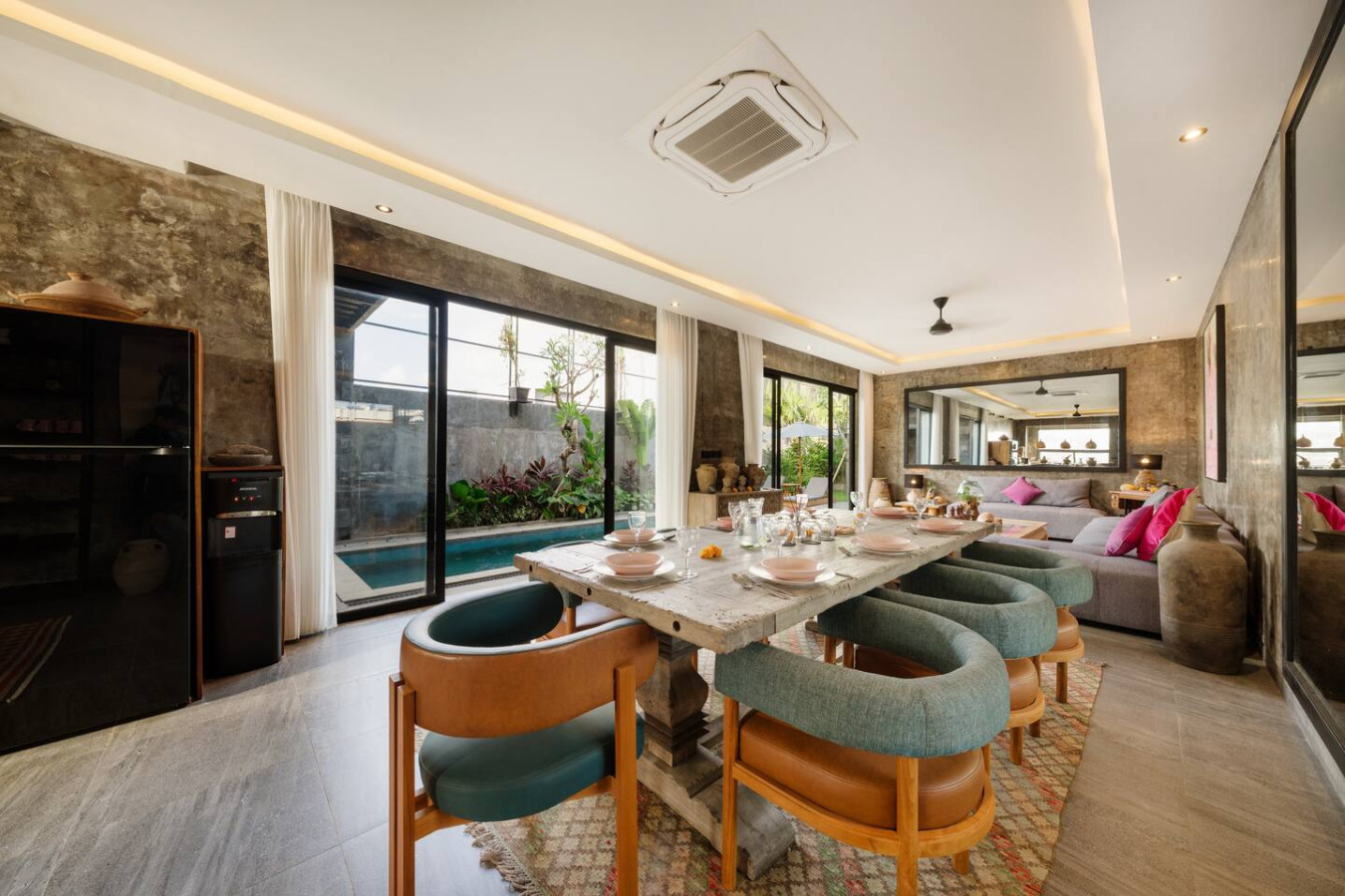 Modern Artistic 5BR Haven in Canggu Berawa 48