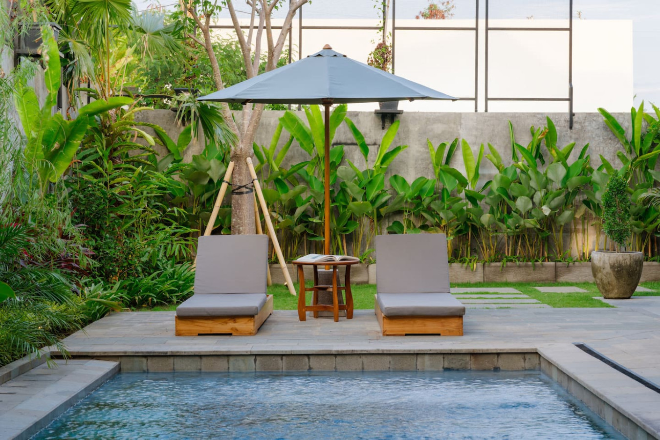 Modern Artistic 5BR Haven in Canggu Berawa 49