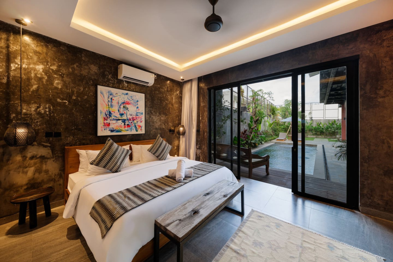 Modern Artistic 5BR Haven in Canggu Berawa 62