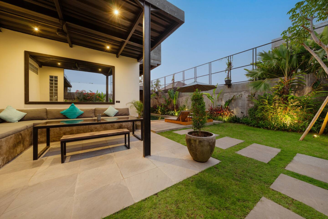 Modern Artistic 5BR Haven in Canggu Berawa 68