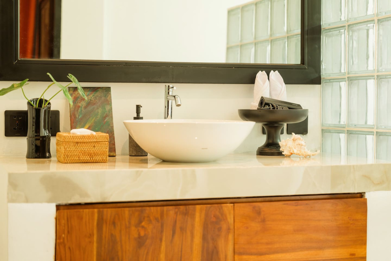 Modern Artistic 5BR Haven in Canggu Berawa 69
