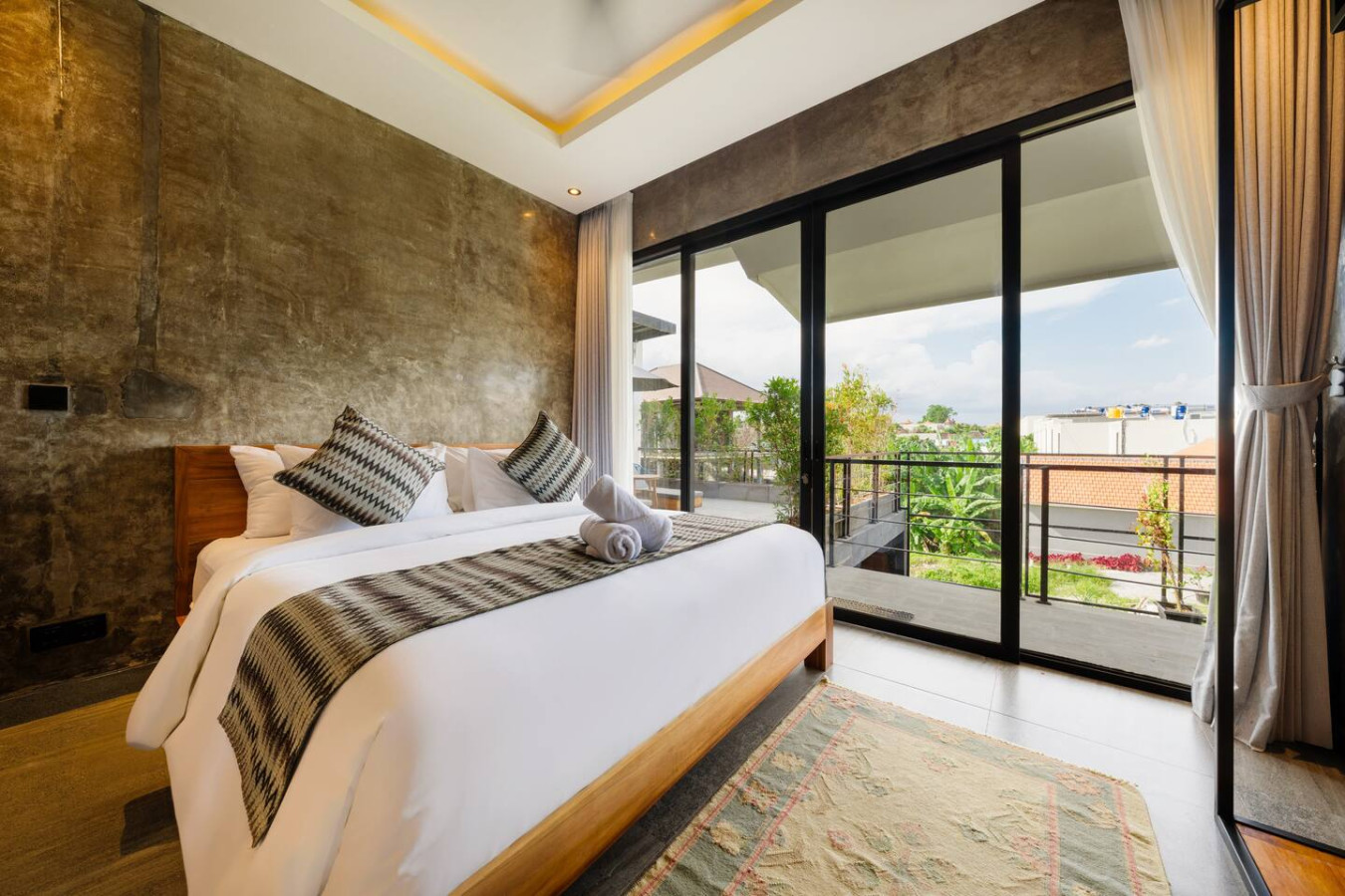 Modern Artistic 5BR Haven in Canggu Berawa 73