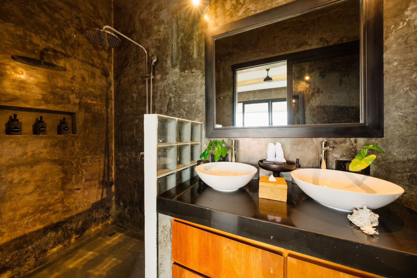 Modern Artistic 5BR Haven in Canggu Berawa 75