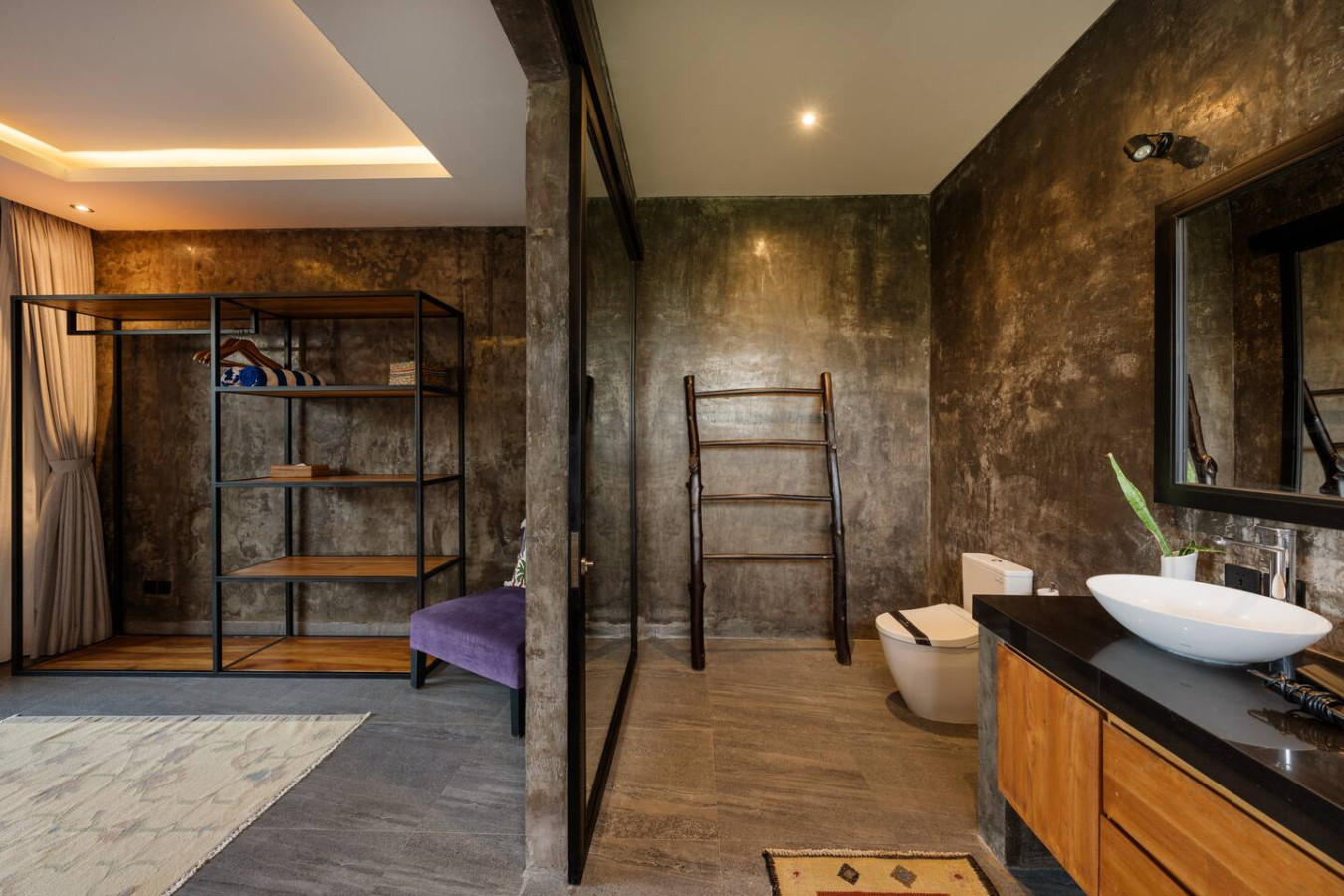 Modern Artistic 5BR Haven in Canggu Berawa 8