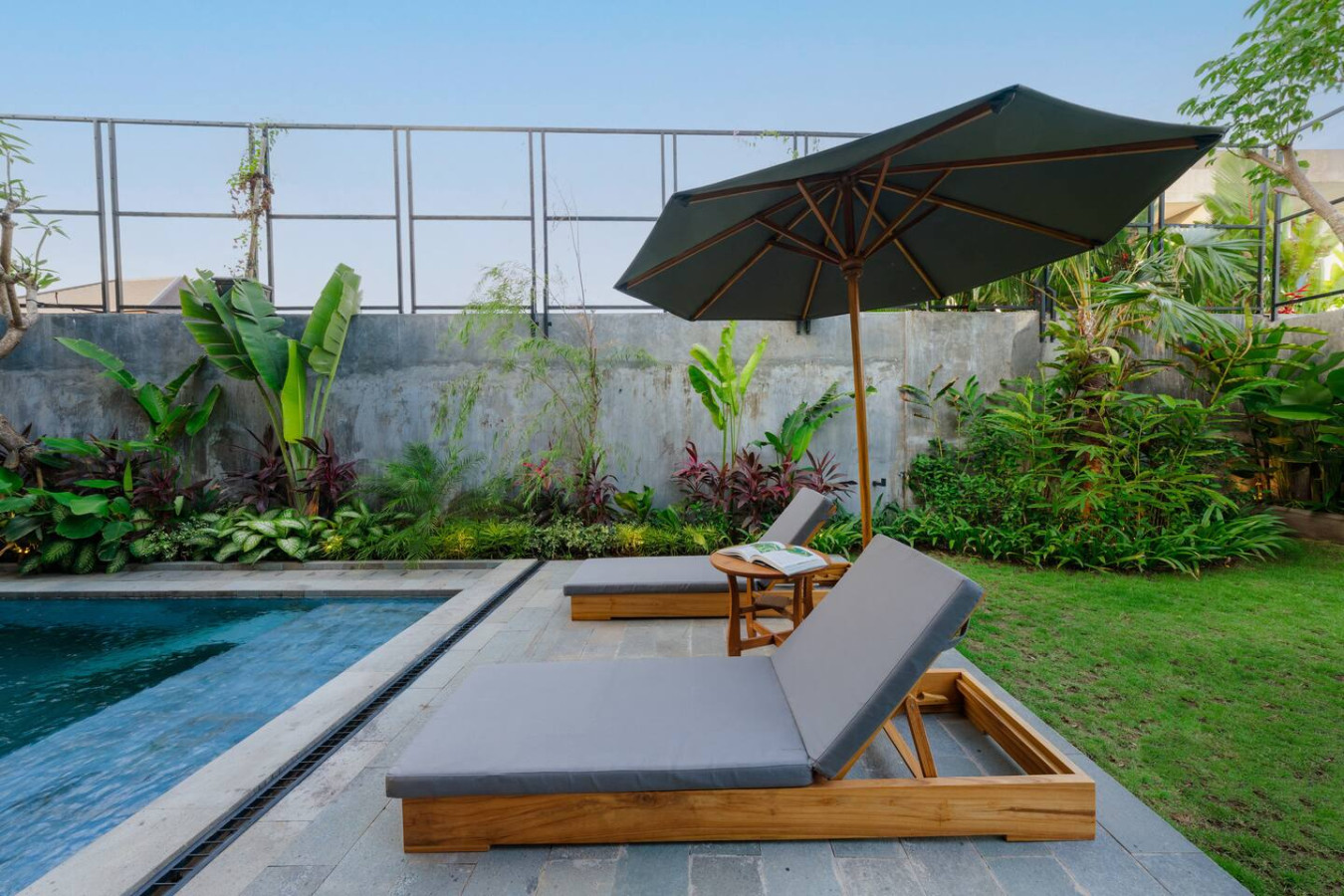 Modern Artistic 5BR Haven in Canggu Berawa 81