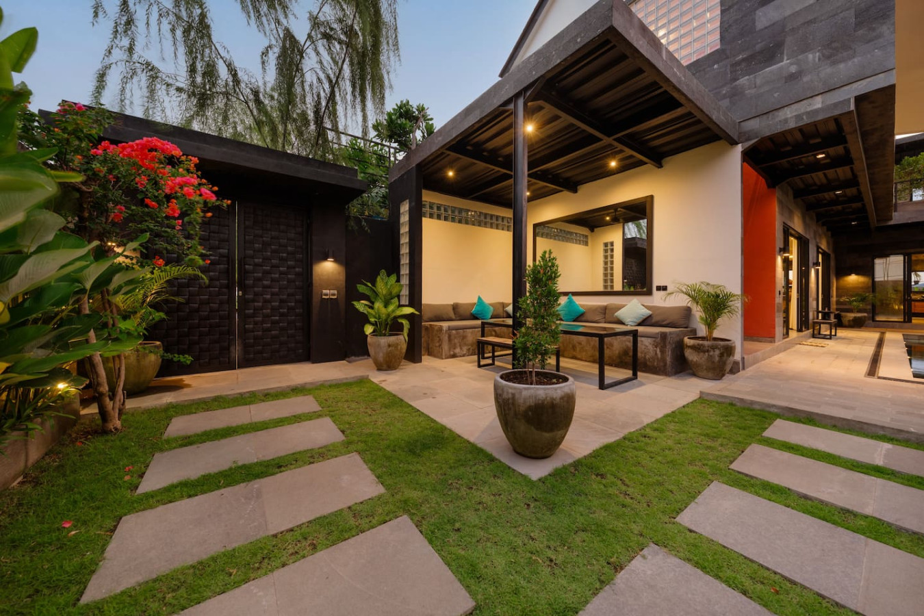 Modern Artistic 5BR Haven in Canggu Berawa 83