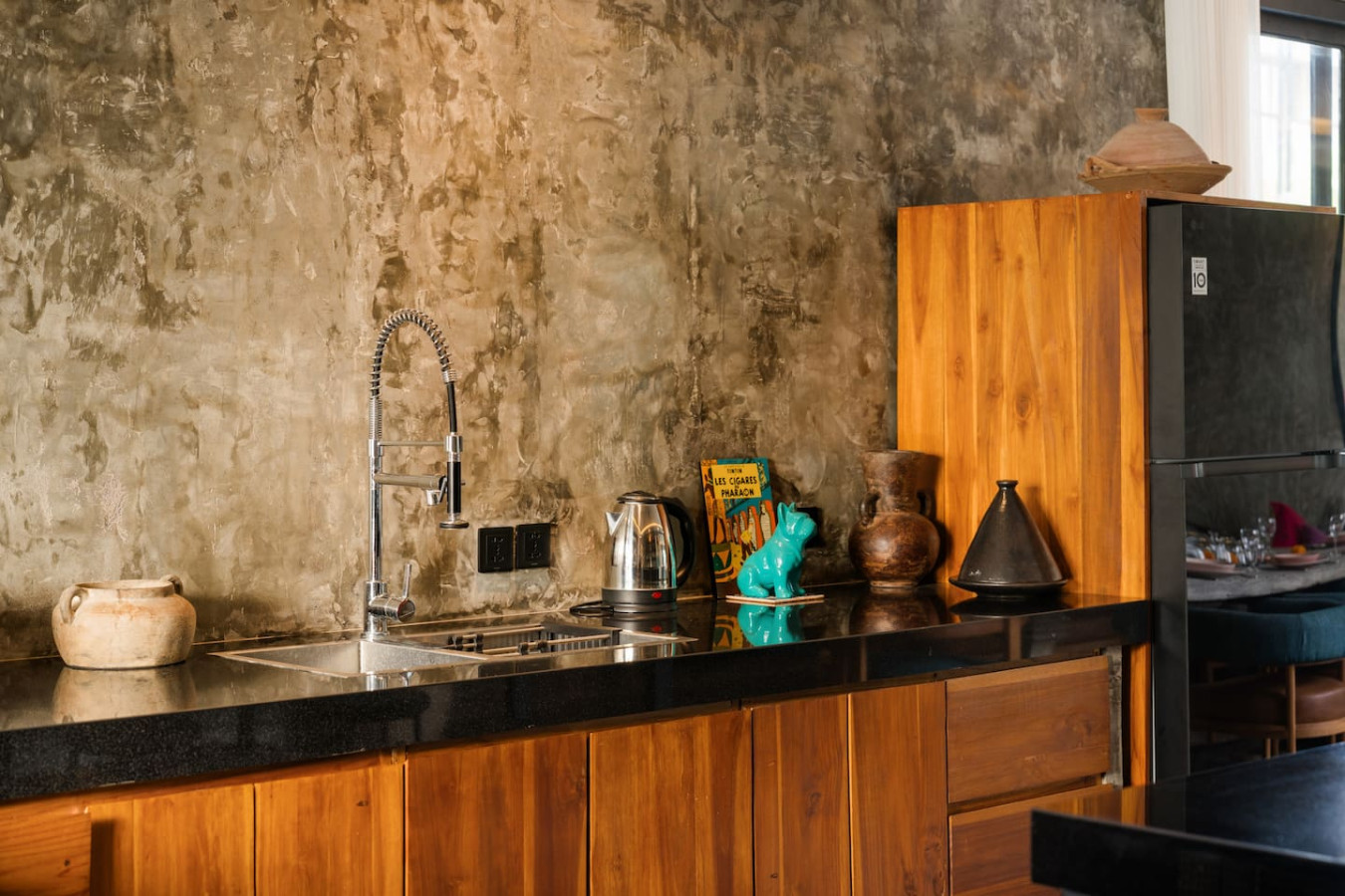 Modern Artistic 5BR Haven in Canggu Berawa 86