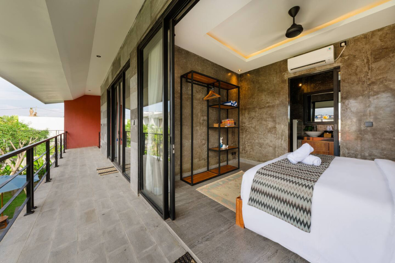 Modern Artistic 5BR Haven in Canggu Berawa 87