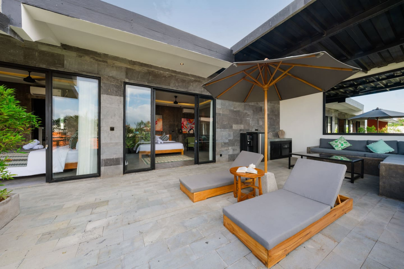 Modern Artistic 5BR Haven in Canggu Berawa 88