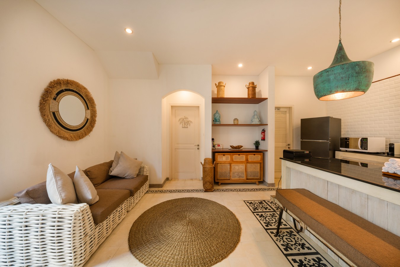 Stylish 3BR Escape, 5 Mins to Seminyak Beach 97