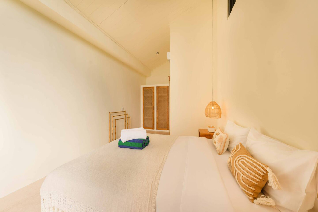 Modern 2BR Oasis with Pool in Balangan 15