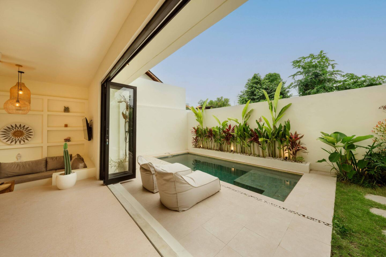 Modern 2BR Oasis with Pool in Balangan 22