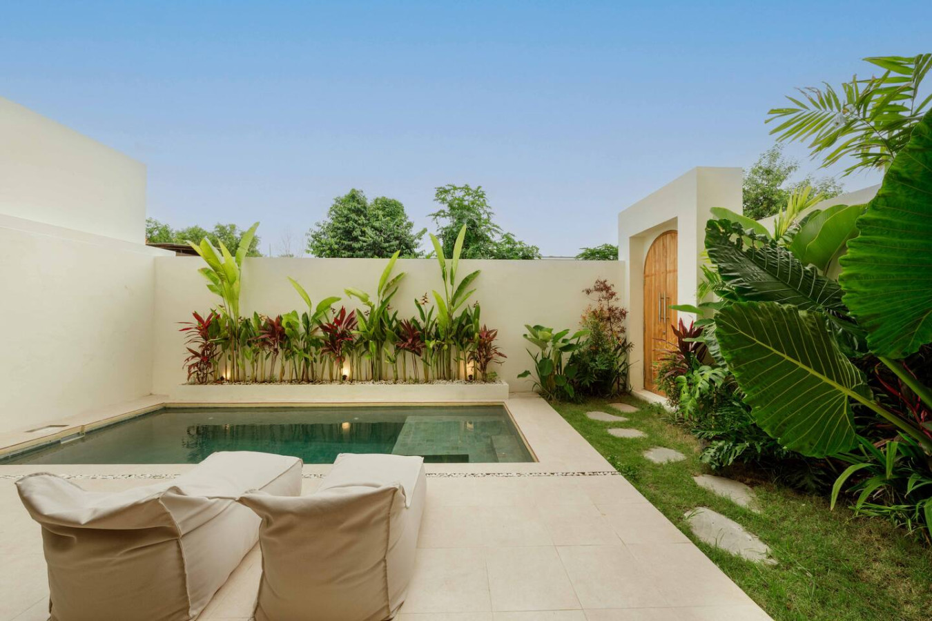 Modern 2BR Oasis with Pool in Balangan 25