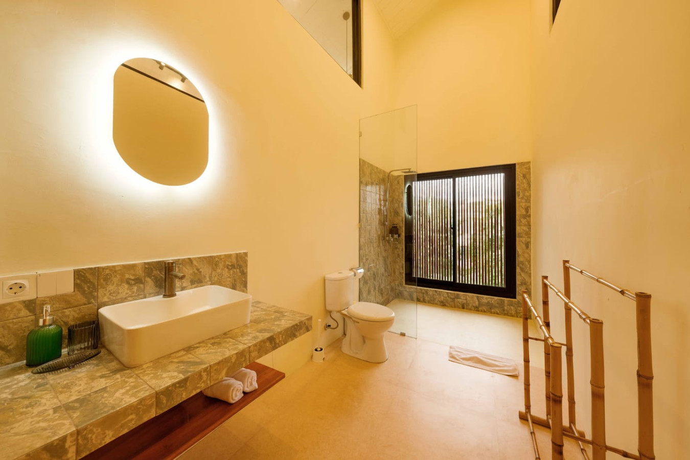 Modern 2BR Oasis with Pool in Balangan 37