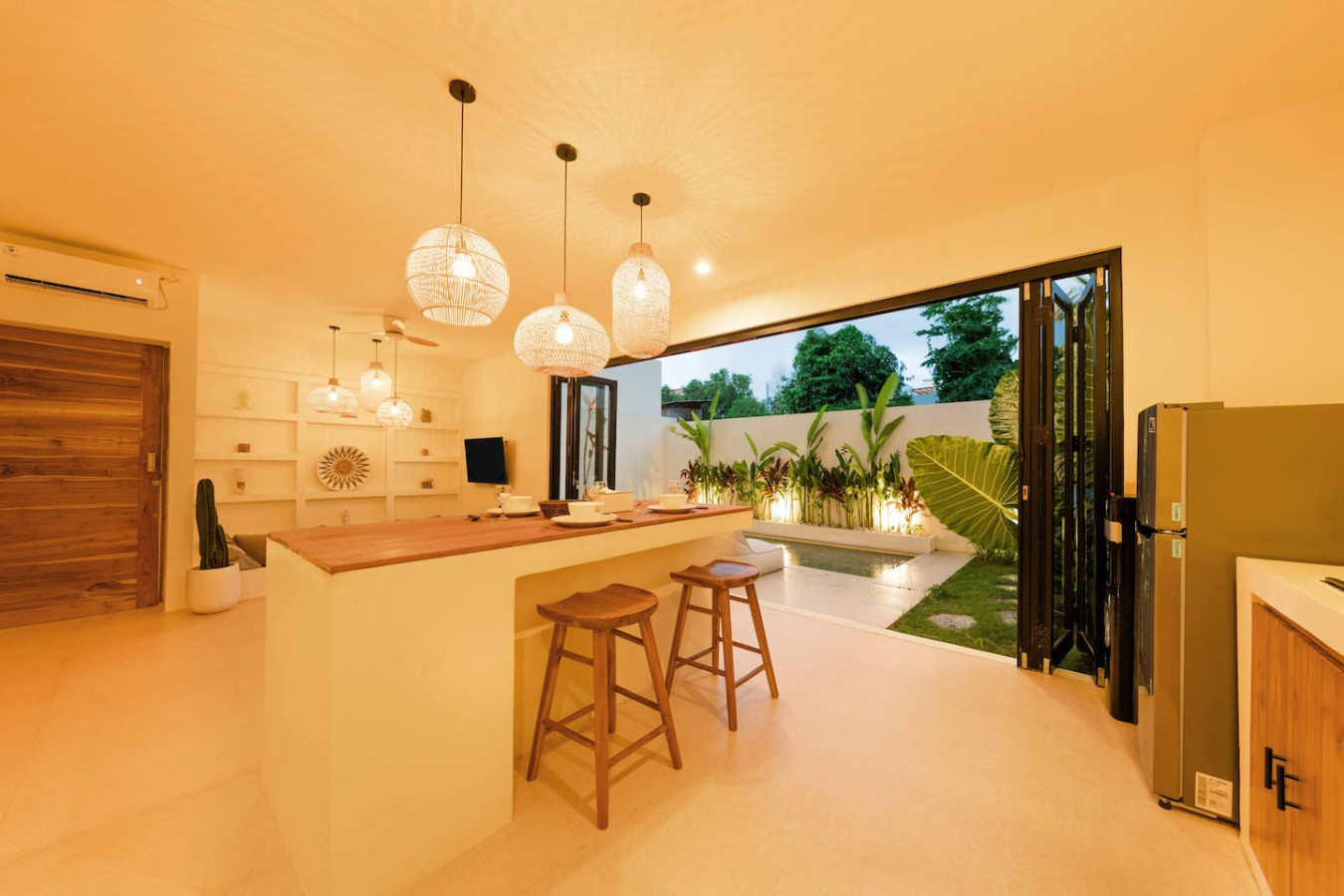 Modern 2BR Oasis with Pool in Balangan 45