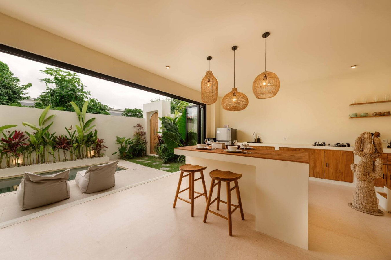 Modern 2BR Oasis with Pool in Balangan 51